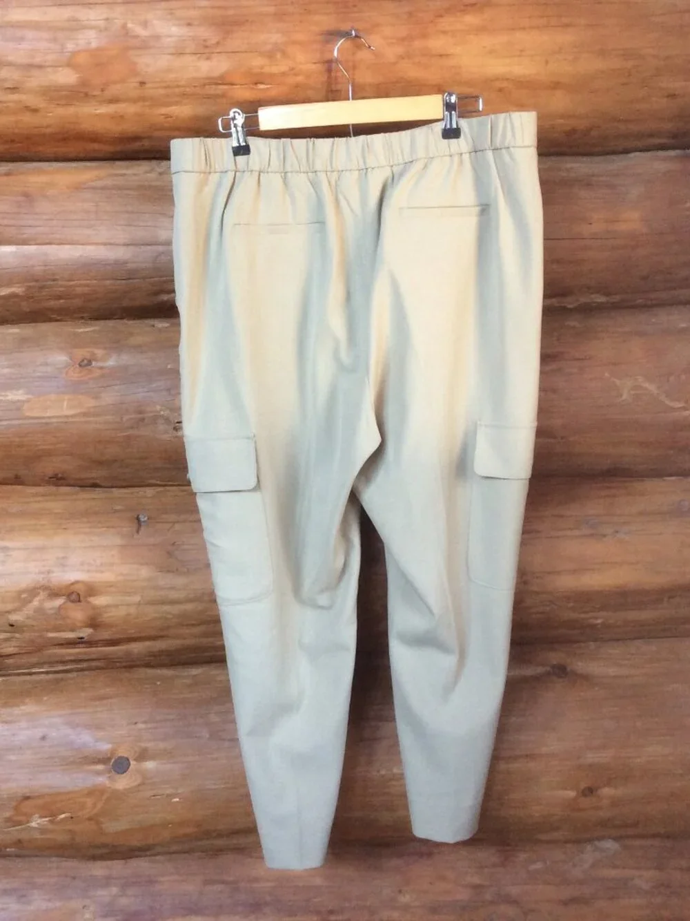 Banana Republic Khaki EUC Hayden Cargo Ankle Pants Size 16 - Picture 2 of 4